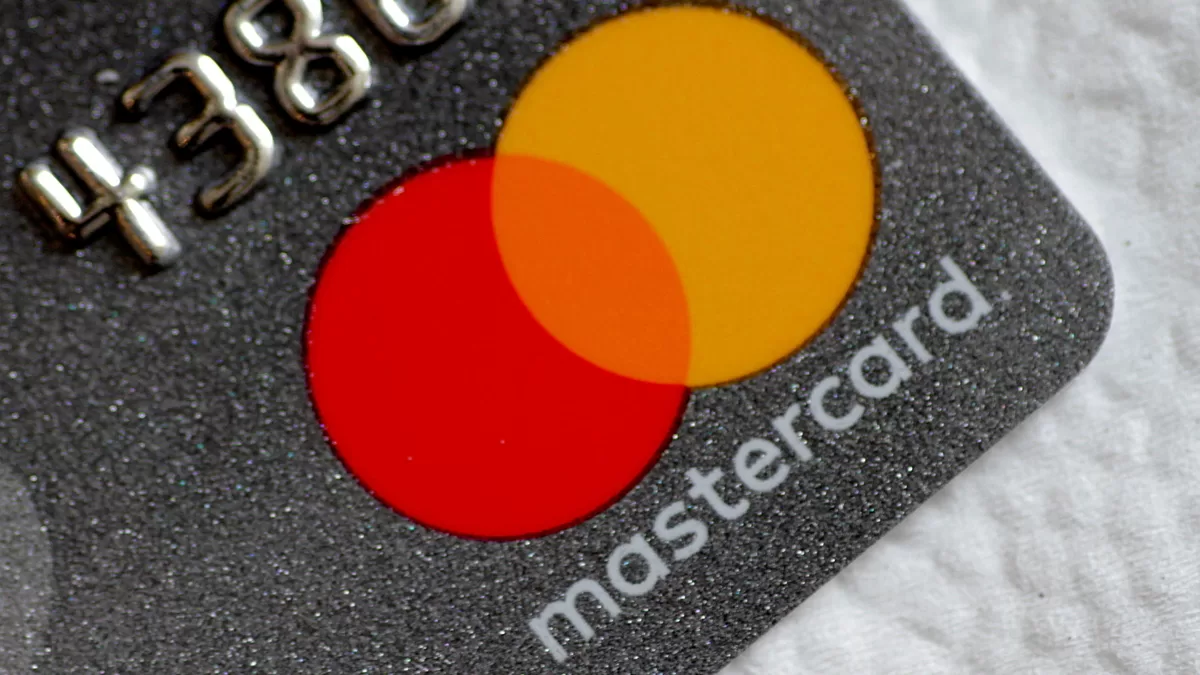 نحوه صدور مسترکارت (MasterCard) در ایران به چه شکل است؟